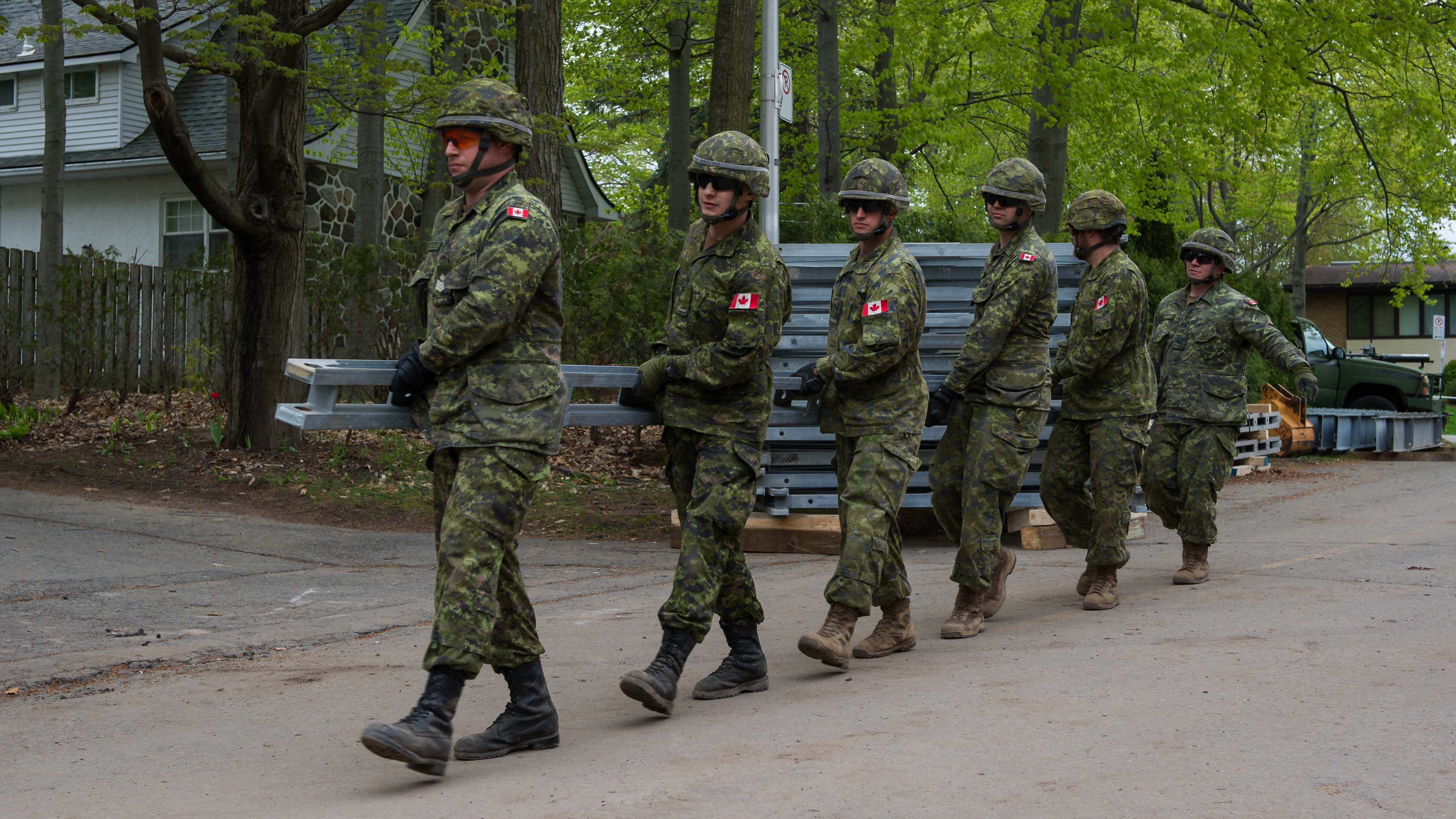 Image of Canadian Army Reserve Personnel walking